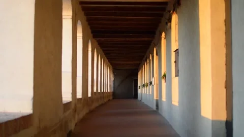 Time lapse of the sun on the window of the castle in the italian village 스톡 동영상 162879640