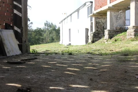Time-lapse of sunlight and shadows shifting on outdoor ground near 库存影片 347482962