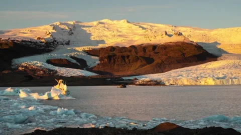 Time lapse of sunlight shining on a glacier in Iceland Video stock 210500009