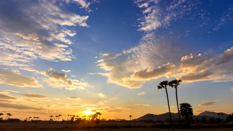 Time Lapse Sunrise and Beautiful Cloud Movement (zoom out) Stock Footage 145703290