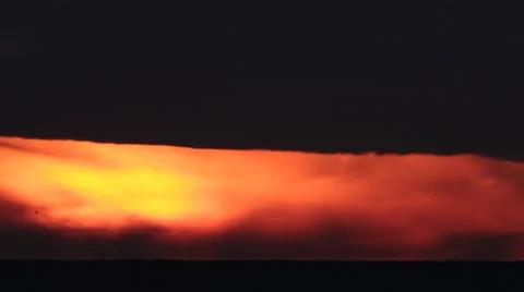 Time lapse sunrise with beams in Full HD Video stock 32351047