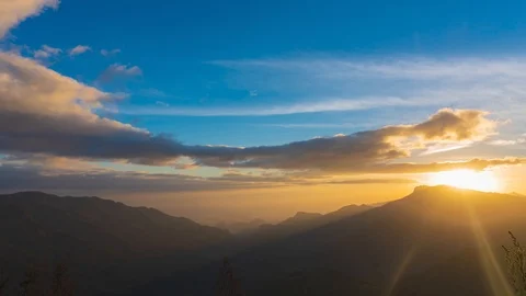 Time lapse of sunrise with cloud movement on mountains 動画素材 112053889