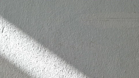 Time lapse sunrise drop shadow on old white concrete wall. Video stock 131796354