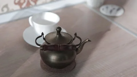Time lapse sunrise drop shadow on the cup and teapot Stock Footage 141883155