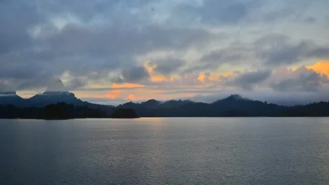 Time lapse of sunrise at Khao Sok National Park, Surat Thani. Stock Footage 262057701