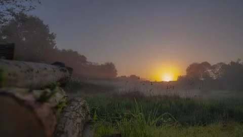 Time-lapse of a sunrise, misty Video stock 289314246