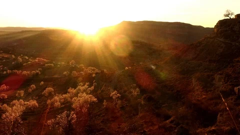 Time lapse of a sunrise in Morella 動画素材 104619317