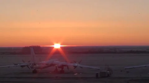 Time lapse The sunrise over the plane Video stock 68997728