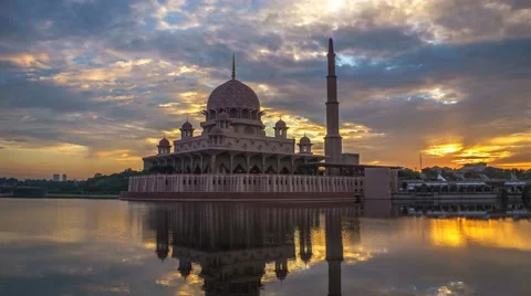 Time lapse sunrise at Putra Mosque. 스톡 동영상 67431841