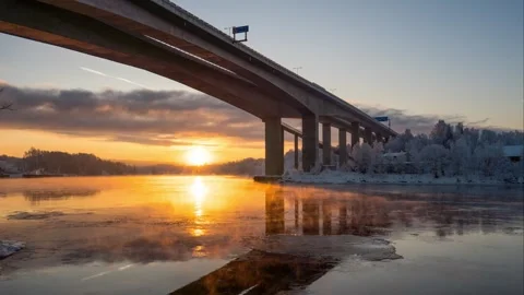 Time-lapse of a sunrise under the bridge in Sarpsborg Vídeos de archivo 261191900