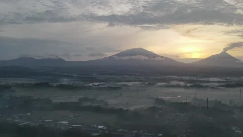 Time Lapse of Sunrise &amp; Volcano Video stock 147197041