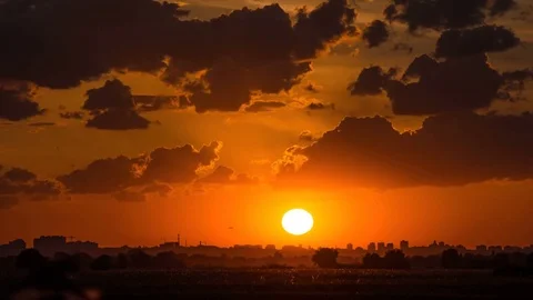 Time lapse sunset above the city. Sun hiding behind the horizon Stock Footage 81623238