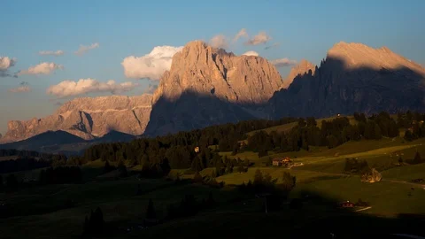 Time lapse - Sunset at the Alpe di Suisi in South Tyrol Italy Видео 99371835
