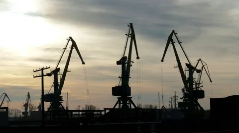 Time lapse sunset and working cranes in the port. Vidéo 60798931