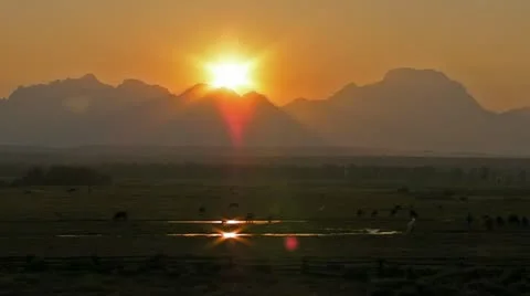 Time Lapse of Sunset behind Grand Tetons Video stock 11861443