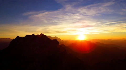Time lapse sunset behind mountains 스톡 동영상 59603764