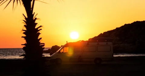 Time Lapse, Sunset Behind Silhouetted Mountains, Palm And Caravan Видео 98393075