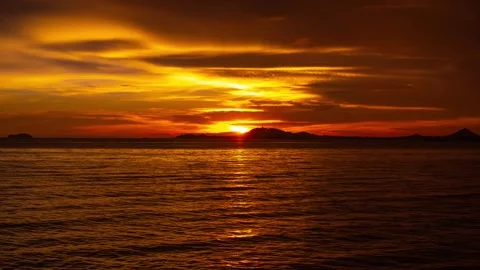 Time lapse sunset breaking over lake reflection Stock Footage 253177529