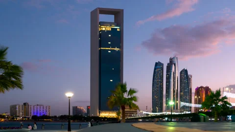 Time Lapse of sunset of building, Hotel in the capital city of Abu Dhabi Vídeos de archivo 258657057