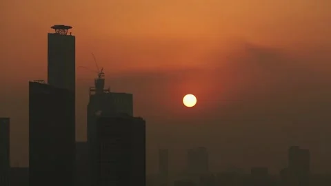 Time-lapse sunset city，skyline red sunsetting with buildings Stockbeeldmateriaal 221473620