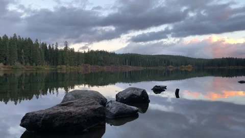 Time lapse of sunset clouds at Clear Lake in Oregon 動画素材 251564570