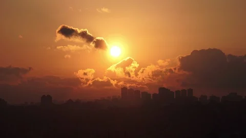 Time lapse sunset on the cloudy sky, beautiful view Stock-Footage 96461637