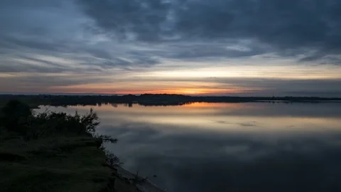 Time lapse of sunset with colorful clouds reflecting in the ocean Video stock 126212501