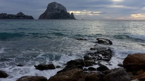 Time lapse of a sunset in Es vedra 動画素材 104107487
