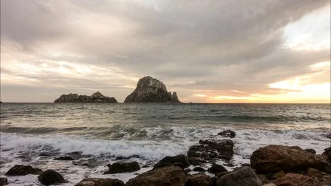 Time lapse of a sunset in Es vedra 스톡 동영상 104108184