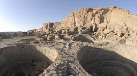 Time lapse of sunset on the great kiva at Pueblo Bonito  库存影片 1031676