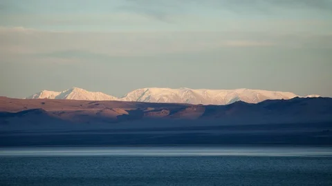 Time lapse of sunset light on Mono Lake and the White Mountains in California Stock Footage 107500351