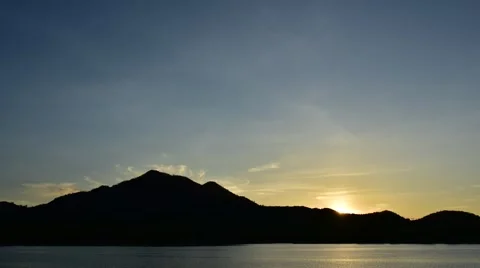 Time lapse of sunset with mountain and lake Video stock 51540335