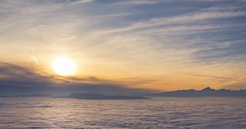 Time lapse of a sunset on a mountain, looking at a sea of clouds beneath, Stock Footage 92600865