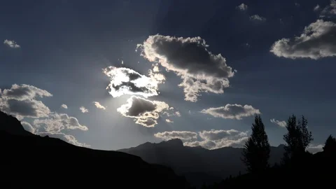 Time lapse of sunset in the mountains Vídeo Stock 121950341