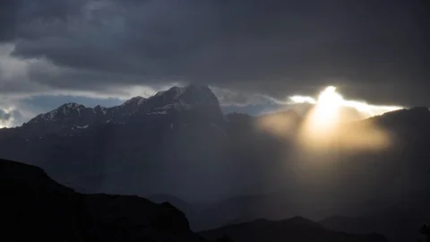 Time lapse of sunset in the mountains Stockbeeldmateriaal 121964986
