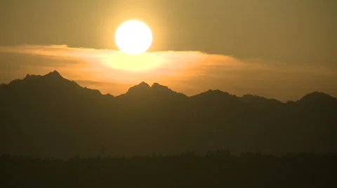 Time-lapse Sunset Mountains Part 2 Stockbeeldmateriaal 685205