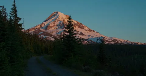 Time lapse of sunset on Mt. Hood, Oregon from the Northwest. Stock Footage 68032393
