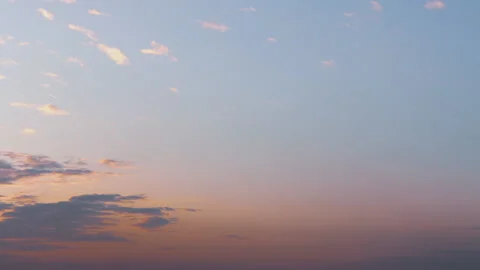 Time lapse. Sunset orange sky with soft fluffy clouds which almost dissolve Stock-Footage 167177345