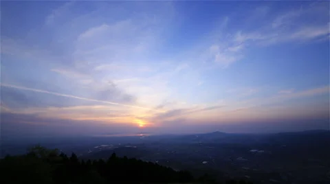 Time-lapse of sunset over illuminated city. Video stock 62879874