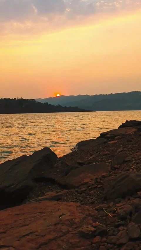 Time-Lapse Sunset Over Lake as Sun Approaches Horizon Stock Footage 327998454