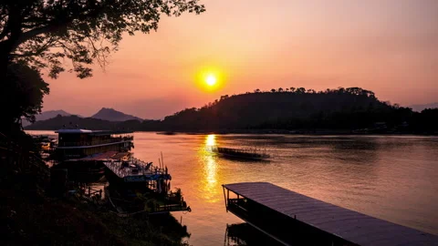 Time-lapse of sunset over Mekong River with boats in Luang Prabang Laos Stock Footage 342231134