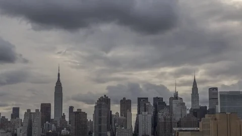 Time Lapse of Sunset Over Midtown Manhattan w Empire State &amp; Chrysler Building 動画素材 70568021