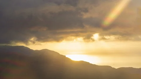 Time lapse of sunset over the mountains. Stock-Footage 110812964
