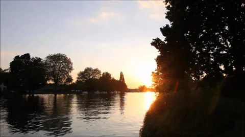 Time Lapse Sunset Over River Vídeo Stock 38103459
