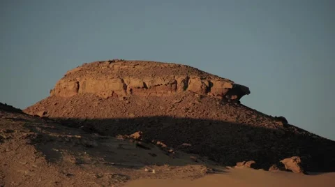 Time-lapse of sunset over a rocky outcrop in the Sahara Desert, Egypt Stock Footage 41601857