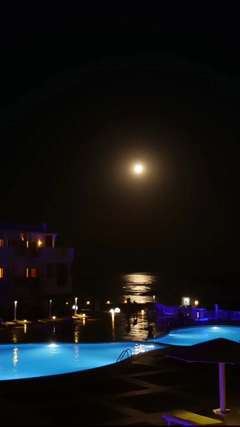 Time-lapse. sunset over the sea. moon rise. view from the hotel room to hotel Stock-Footage 315090536