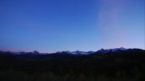 Time lapse sunset over a snow covered mountain range in Colorado. Stock Footage 55835059