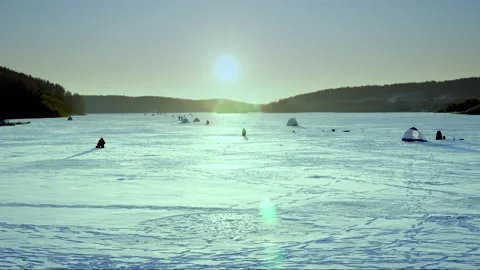 Time lapse sunset over a winter lake with fishermen Stock Footage 168442160