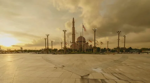 Time lapse of sunset at Putra mosque, Putrajaya. Stock Footage 59491459