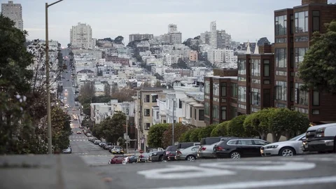 Time Lapse of Sunset on San Francisco Union Street / Busy Traffic / Hill Vídeo Stock 70609003